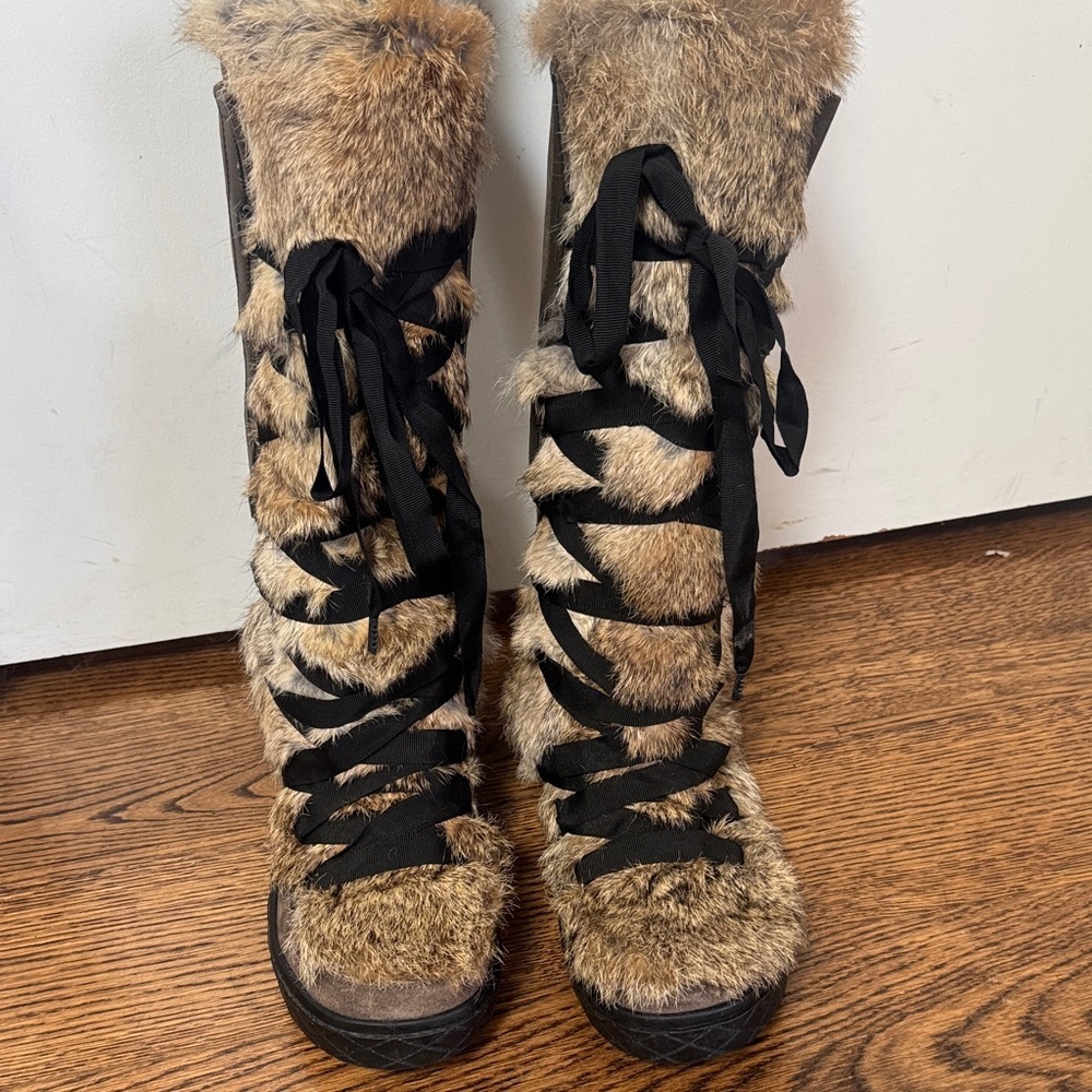 Moncler Zoelie Brown Suede and Fur Winter Boots $1100 - Picture 5 of 11